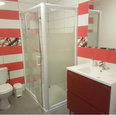 salle de bain avec douche italienne chambre d'hotes à Neuvy-Saint-Sépulchreans l'Indre 36